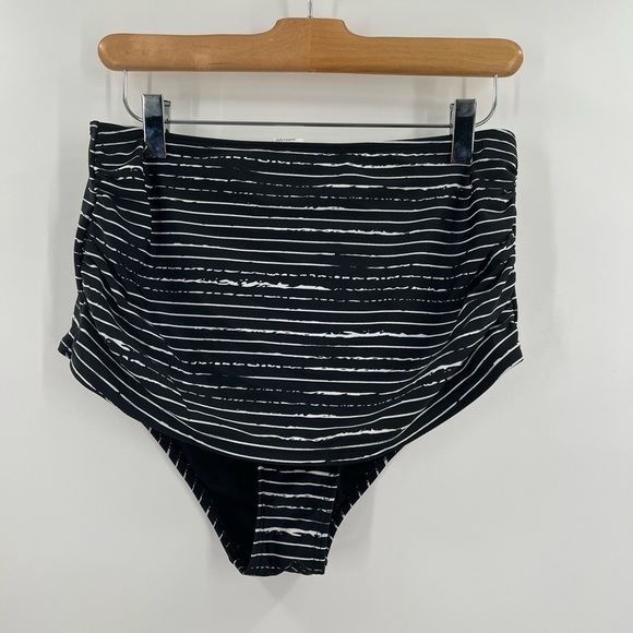 Cocoship Black/White Bikini (2 pieces) Size 10 - Picture 6 of 10